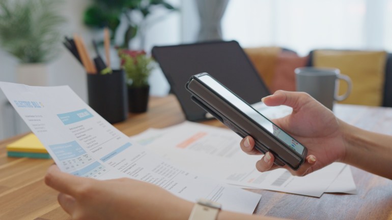 Close up hands woman holding smartphone scan QR code for make online utility bill payment,contactless Internet banking technology and money transfer غيتي