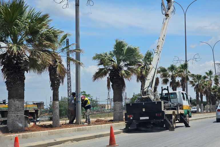 سيتم استيراد الكهرباء من تركيا من قبل وزارة الطاقة لتخديم المدن(الجزيرة)